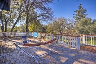 Yosemite Home with Deck Less Than 4 Mi to Bass Lake! - Oakhurst - 8