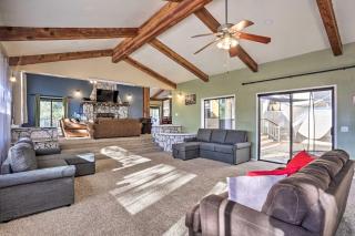 Yosemite Home with Deck Less Than 4 Mi to Bass Lake! - Oakhurst - 3