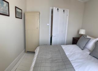28 North, Stunning Costal home with Generous Ferry Reduction - Ventnor - 1