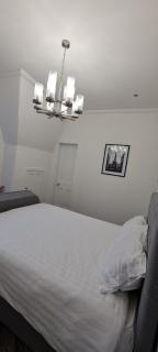 Castle Terrace 1 Bed Apartment Looking onto Edinburgh Castle - Sleeps upto 4 - 5