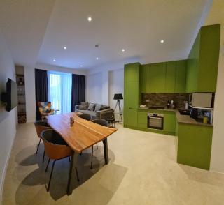 Luxurious 2BR apartment with mountain/piste view, close to main Gondola - 5