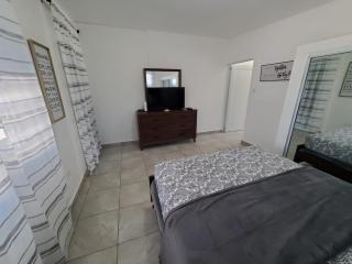 Aguadilla Sunrise apt with AC WIFI 8 minute walk from Crashboat beach - Aguadilla - 8