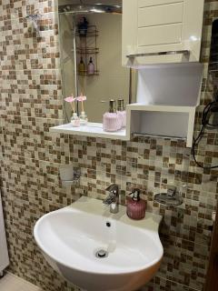 Cozy and Comfortable Sea View Apartment in Batumi - Batumi - 2