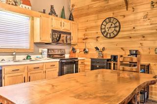 Honey Bear Hideaway with Hot Tub and Mtn Views! - 3