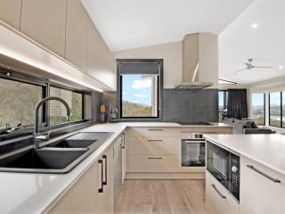 Black Diamond Retreat - Luxury 3BR Home l Lake Views l Fire Pit l WiFi l Bath - Jindabyne - 5