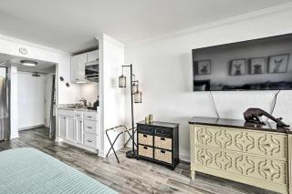 Newly Renovated Oceanfront Studio with Beach Access - Myrtle Beach - 5