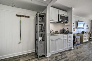 Newly Renovated Oceanfront Studio with Beach Access - Myrtle Beach - 2