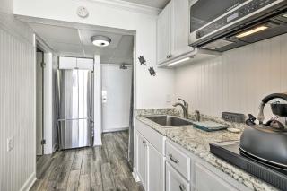 Newly Renovated Oceanfront Studio with Beach Access - Myrtle Beach - 3