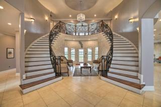 Grand Rosharon Estate on 10 Acres of Farmland - Manvel - 9