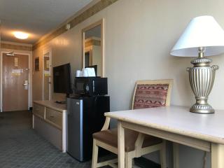 Brentwood Inn & Garden - 1
