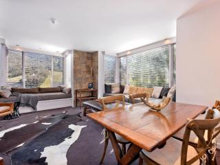 Big Nanook Squatters 32 - Thredbo - 0