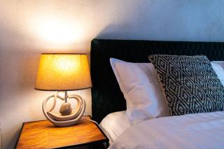 Castel'or Residence - Deluxe Restored Apartment in the heart of Old Town with Unique Views of Tampa Mt - Braşov - 2