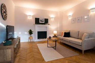 Castel'or Residence - Deluxe Restored Apartment in the heart of Old Town with Unique Views of Tampa Mt - Braşov - 7