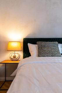 Castel'or Residence - Deluxe Restored Apartment in the heart of Old Town with Unique Views of Tampa Mt - Braşov - 1