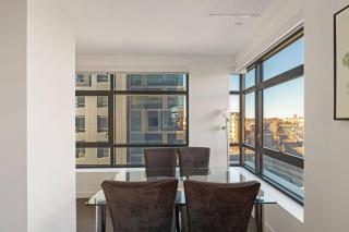 Spacious 2bed 2bath, King bed, steps fenway park - 6