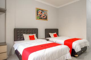 RedDoorz near Jalan Adi Sucipto Solo - Solo - 3