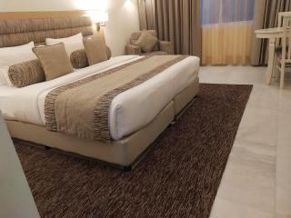 Best Western Resort Country Club - Gurgaon - 5