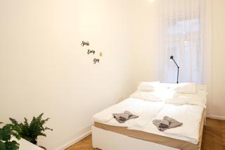 Modern 3BR Apt Free Parking Prime Location - Budapest - 1