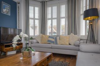 Shipside - spacious, stylish patio garden flat - 1
