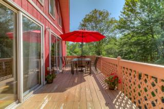 Beautiful Chalet with Hot Tub & Sauna in Poconos - Long Pond - 2