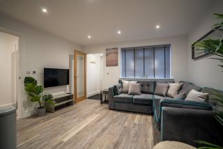 Mill Road Ground Floor Apartment - Crawley - 9