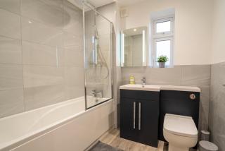 Mill Road Ground Floor Apartment - Crawley - 6