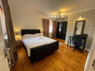 ASHMINA HOLIDAY LET with Free onsite Parking for SMALL VANS and cars only - 9