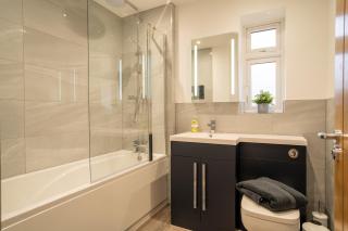 Mill Road Apartment First Floor - Crawley - 3