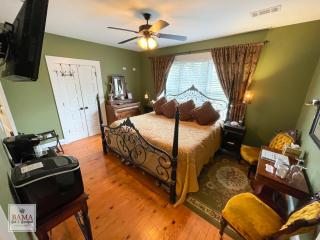 Bama Bed and Breakfast - Tusk Suite - Tuscaloosa - 0