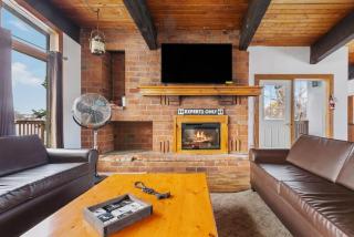 12 Beds Sleep 16 Chalet-Sauna-HotTub-2min to Blue - Blue Mountains - 1