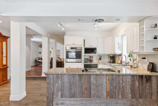 Paradise Manor w Hot tub Sauna & Putting Green - 8