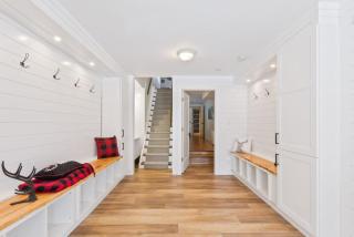 Paradise Manor w Hot tub Sauna & Putting Green - 3