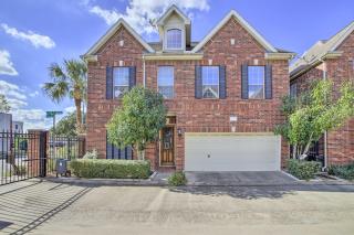 Spacious Home w/ Patio: 5 Mi to Memorial Park - 8