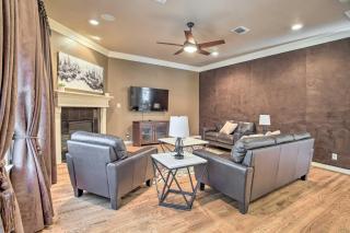 Spacious Home w/ Patio: 5 Mi to Memorial Park - 5