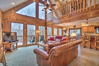 Idyllic Table Rock Lake Cabin with Fire Pit! - Golden - 6