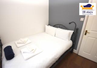 4 Bed Townhouse/Free Parking - Mitcham - 3