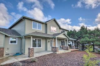 Spacious Bandon Getaway - 2 Blocks to Ocean! - Bandon - 0