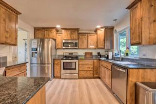 Spacious Bandon Getaway - 2 Blocks to Ocean! - Bandon - 3