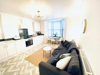 Plymouth Hoe NEW 2 Bed, Central with Parking - 0