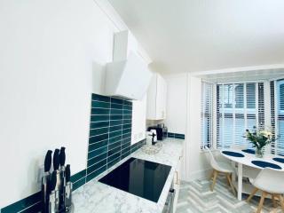 Plymouth Hoe NEW 2 Bed, Central with Parking - 6