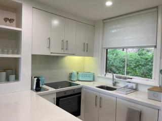 Villa Provincial - 2 Bedrooms both with Ensuites -Situated in Cypress Lakes Resort - Pokolbin - 3