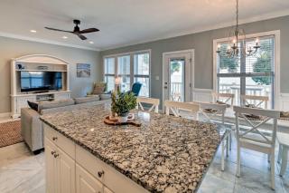 Ocean Club Condo with Community Pool and Hot Tub - Salter Path - 3