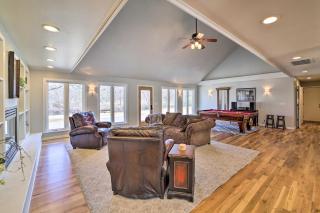 Grand Tulsa Getaway with Private Pond, Dock and Deck - Tulsa - 5