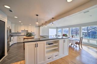 Grand Tulsa Getaway with Private Pond, Dock and Deck - Tulsa - 3