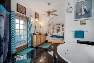 The Starlight Tower Hot Tub Suite with 8-Jet Massage Shower and Amazing Views - 3