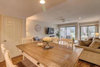 King Two Double Beds Fold Out Couch Sleeps 8 People Bikes & Beach Gear included Free Beach Parking - 4