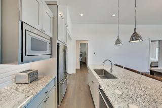 Whales Manor - 1