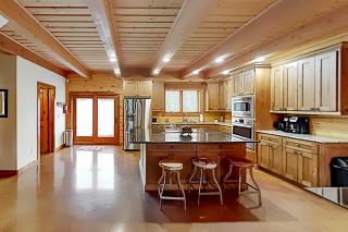 Luke Lake Living - 8
