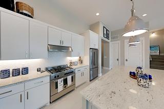 Waterfront Paradise, Private Pool & Dock, Poolside TV & Multi-TV Game Room - 1
