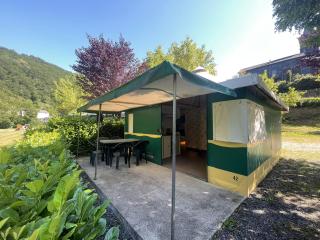 Camping Le Jardin - chalets, bungalows et emplacements nus pour des vacances nature le long de la rivière le Gijou - Lacaze - 5